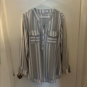 Zac & Rachel Women's Light Gray Striped Button Down Shirt